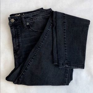 Women’s High-rise Black Skinny Jeans